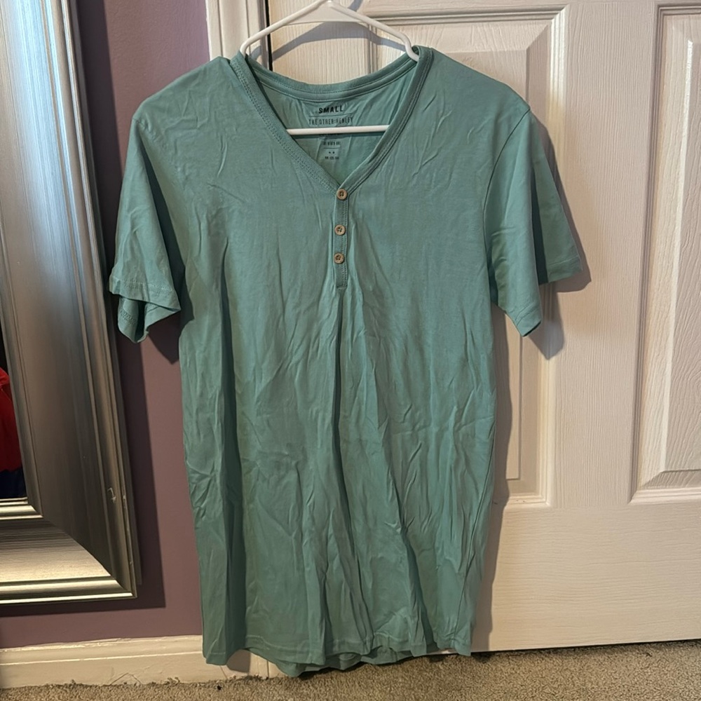 Men’s Small The Other Henley Shirt